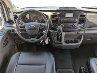 Ford Transit 2023 AWD 250 3 puertas SWB Techo Medio Furgón de Carga