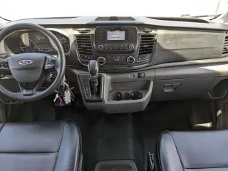 Ford Transit 2023 AWD 250 3 puertas SWB Techo Medio Furgón de Carga