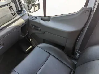 Ford Transit 2023 AWD 250 3 puertas SWB Techo Medio Furgón de Carga