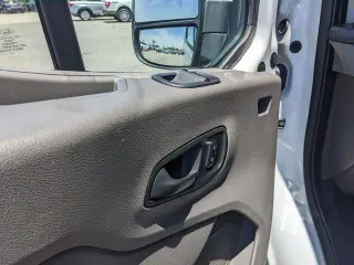 Ford Transit 2023 AWD 250 3 puertas SWB Techo Medio Furgón de Carga