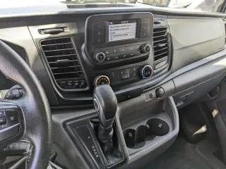 Ford Transit 2023 AWD 250 3 puertas SWB Techo Medio Furgón de Carga