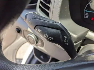 Ford Transit 2023 AWD 250 3 puertas SWB Techo Medio Furgón de Carga
