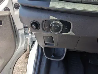 Ford Transit 2023 AWD 250 3 puertas SWB Techo Medio Furgón de Carga