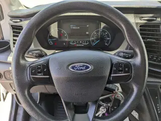 Ford Transit 2023 AWD 250 3 puertas SWB Techo Medio Furgón de Carga