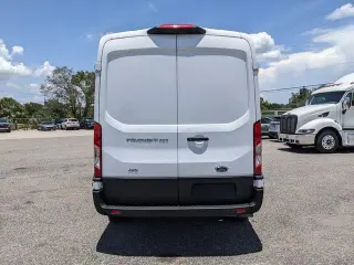 Ford Transit 2023 AWD 250 3 puertas SWB Techo Medio Furgón de Carga