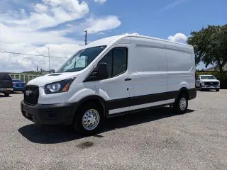 Ford Transit 2023 AWD 250 3 puertas SWB Techo Medio Furgón de Carga