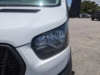 Ford Transit 2023 AWD 250 3 puertas SWB Techo Medio Furgón de Carga