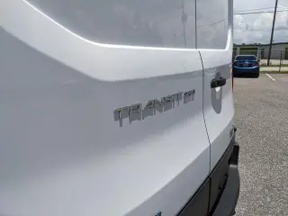 Ford Transit 2023 AWD 250 3 puertas SWB Techo Medio Furgón de Carga
