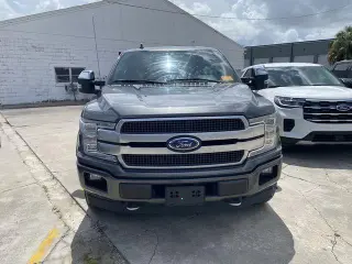 Ford F-150 2018 4x4 Platinum 4 puertas SuperCrew 5.5 pies. SB