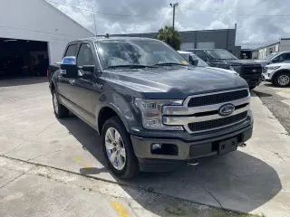 Ford F-150 2018 4x4 Platinum 4 puertas SuperCrew 5.5 pies. SB
