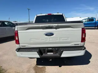 Ford F-150 2023 4x4 XLT 4 puertas SuperCrew 5.5 pies. SB