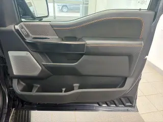 Ford F-150 2022 4x4 Platinum 4 puertas SuperCrew 6.5 pies. SB