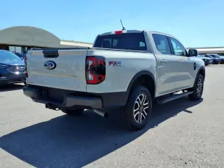 Ford Ranger 2025 4x4 Lariat 4 puertas SuperCrew 5.0 pies SB