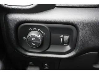 Ram 1500 2022 4x2 Lone Star 4 puertas Cabina Crew 5.6 pies. SB Pickup