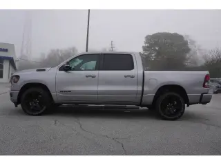 Ram 1500 2022 4x2 Lone Star 4 puertas Cabina Crew 5.6 pies. SB Pickup