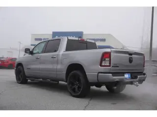 Ram 1500 2022 4x2 Lone Star 4 puertas Cabina Crew 5.6 pies. SB Pickup