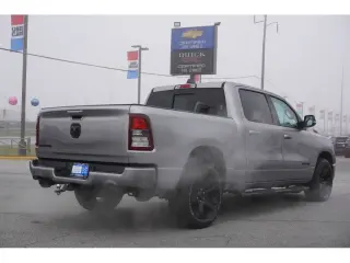Ram 1500 2022 4x2 Lone Star 4 puertas Cabina Crew 5.6 pies. SB Pickup