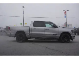 Ram 1500 2022 4x2 Lone Star 4 puertas Cabina Crew 5.6 pies. SB Pickup