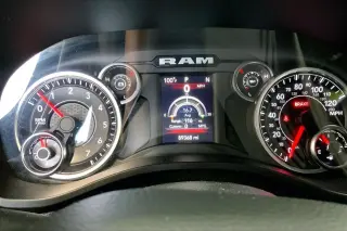 Ram 1500 2020 4x2 Big Horn 4 puertas Cabina Crew 5.6 pies. SB Pickup