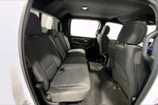 Ram 1500 2020 4x2 Big Horn 4 puertas Cabina Crew 5.6 pies. SB Pickup