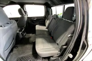 Ram 1500 2024 4x4 Big Horn 4 puertas Crew Cab 5.6 pies. Pickup SB