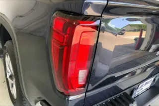 GMC Sierra 1500 2023 4x2 SLT Cabina Crew 4 puertas 5.8 ft. Caja corta