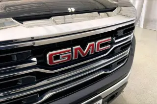 GMC Sierra 1500 2023 4x2 SLT Cabina Crew 4 puertas 5.8 ft. Caja corta