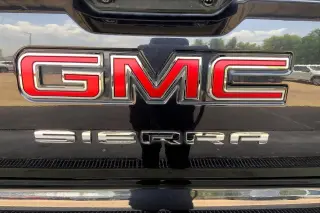 GMC Sierra 1500 2023 4x2 SLT Cabina Crew 4 puertas 5.8 ft. Caja corta