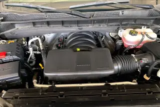 GMC Sierra 1500 2023 4x2 SLT Cabina Crew 4 puertas 5.8 ft. Caja corta
