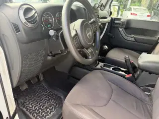 Jeep Wrangler Unlimited 2013 4x4 Sport 4 puertas SUV