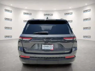 Jeep Grand Cherokee 2022 4x2 Laredo 4 puertas SUV (lanzamiento a mitad de año)