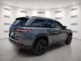 Jeep Grand Cherokee 2022 4x2 Laredo 4 puertas SUV (lanzamiento a mitad de año)