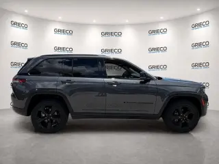 Jeep Grand Cherokee 2022 4x2 Laredo 4 puertas SUV (lanzamiento a mitad de año)