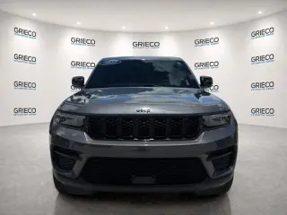 Jeep Grand Cherokee 2022 4x2 Laredo 4 puertas SUV (lanzamiento a mitad de año)