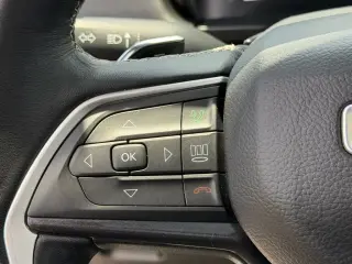 Jeep Grand Cherokee 2022 4x2 Laredo 4 puertas SUV (lanzamiento a mitad de año)