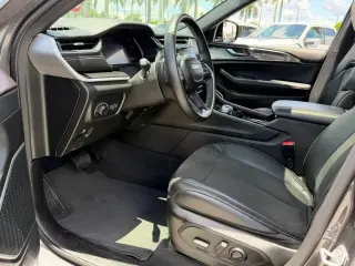 Jeep Grand Cherokee 2022 4x2 Laredo 4 puertas SUV (lanzamiento a mitad de año)