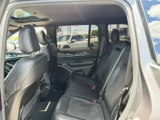Jeep Grand Cherokee 2022 4x2 Laredo 4 puertas SUV (lanzamiento a mitad de año)