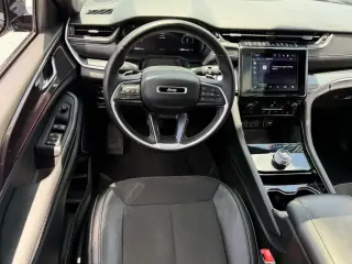 Jeep Grand Cherokee 2022 4x2 Laredo 4 puertas SUV (lanzamiento a mitad de año)