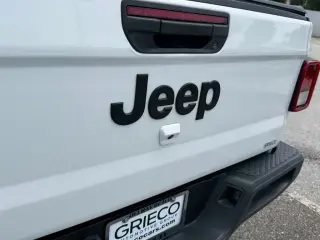 Jeep Gladiator 2022 4x4 Sport 4 puertas Crew Cab 5.0 ft. SB