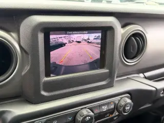 Jeep Gladiator 2022 4x4 Sport 4 puertas Crew Cab 5.0 ft. SB