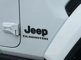 Jeep Gladiator 2022 4x4 Sport 4 puertas Crew Cab 5.0 ft. SB