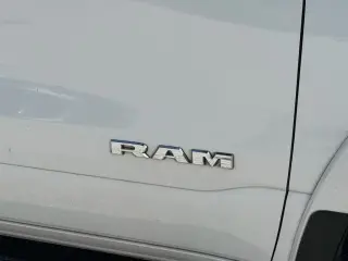 Ram 1500 2020 4x2 Laramie 4 puertas Quad Cab 1.93 m (6.4 pies) Pickup