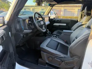 Ford Bronco 2024 4x4 Black Diamond 2 puertas SUV