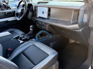 Ford Bronco 2024 4x4 Black Diamond 2 puertas SUV