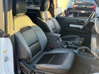 Ford Bronco 2024 4x4 Black Diamond 2 puertas SUV