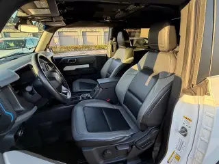 Ford Bronco 2024 4x4 Black Diamond 2 puertas SUV