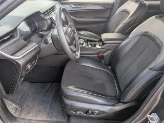 Jeep Grand Cherokee L 2023 4x4 Laredo 4 puertas SUV
