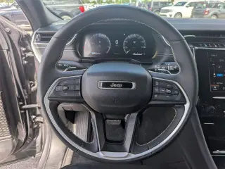 Jeep Grand Cherokee L 2023 4x4 Laredo 4 puertas SUV