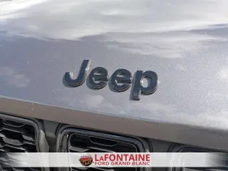 Jeep Grand Cherokee L 2023 4x4 Laredo 4 puertas SUV