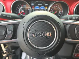 Jeep Gladiator 2022 4x4 Rubicon 4 puertas Cabina Crew 5.0 pies. SB